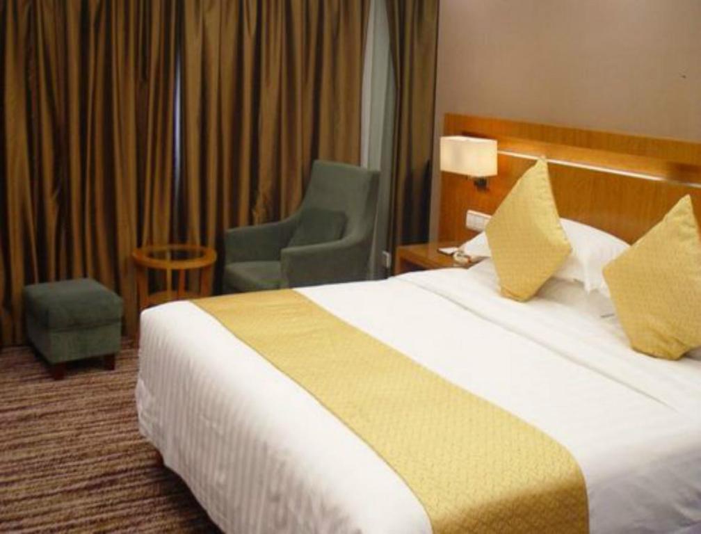 Двухместный (Представительский номер с кроватью размера «queen-size») отеля Qingdao KuaiTong International Hotel, Циндао
