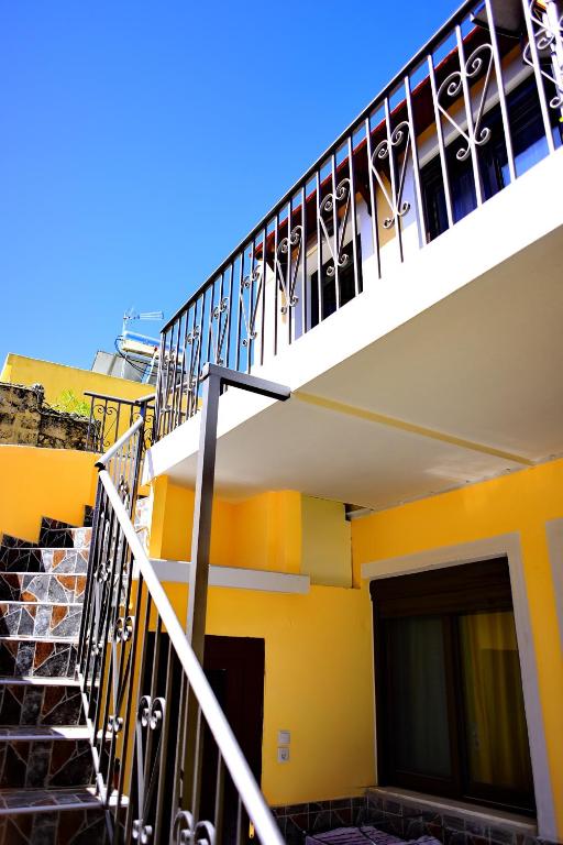 Апартаменты (Апартаменты с 2 спальнями (для 5 взрослых) — Дополнительное здание) гостевого дома Olympos Pension, Родос