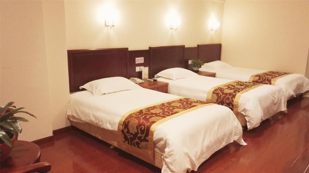 Двухместный (Двухместный номер Делюкс с 2 отдельными кроватями) отеля GreenTree Inn JiangSu Suzhou Wuzhong District Dongwu North Road Business Hotel, Сучжоу