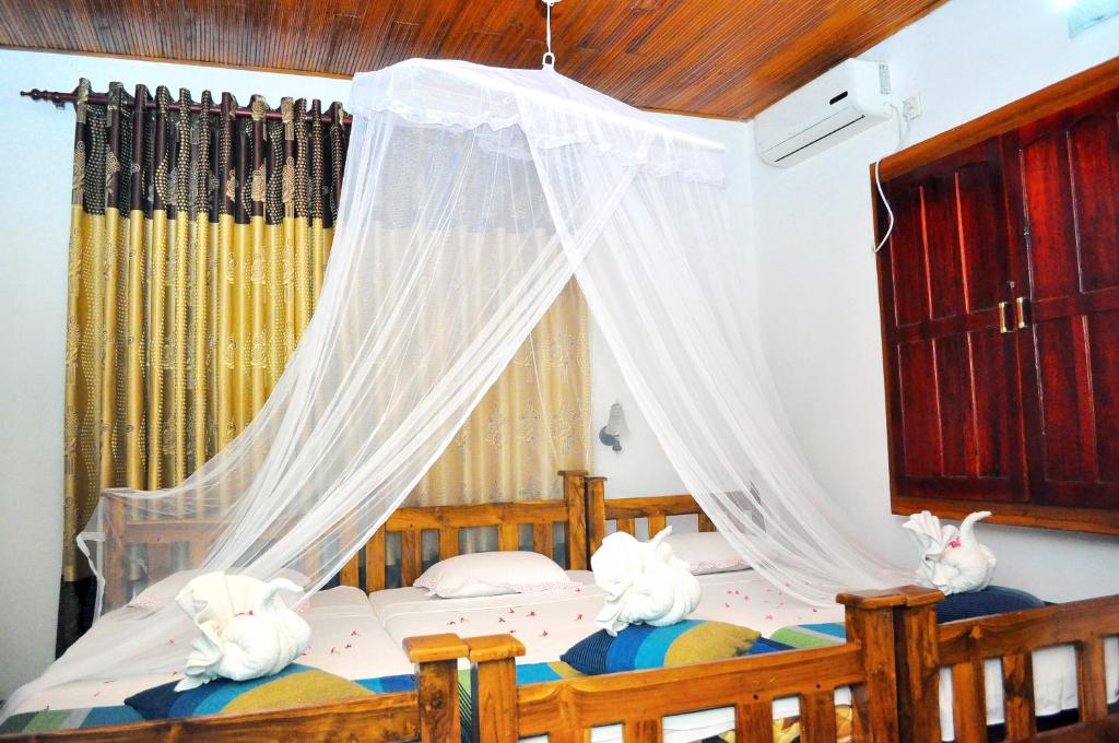 Трехместный (Трехместный номер с собственной ванной комнатой) гостевого дома Heritage Walawa Resort, Удавалаве