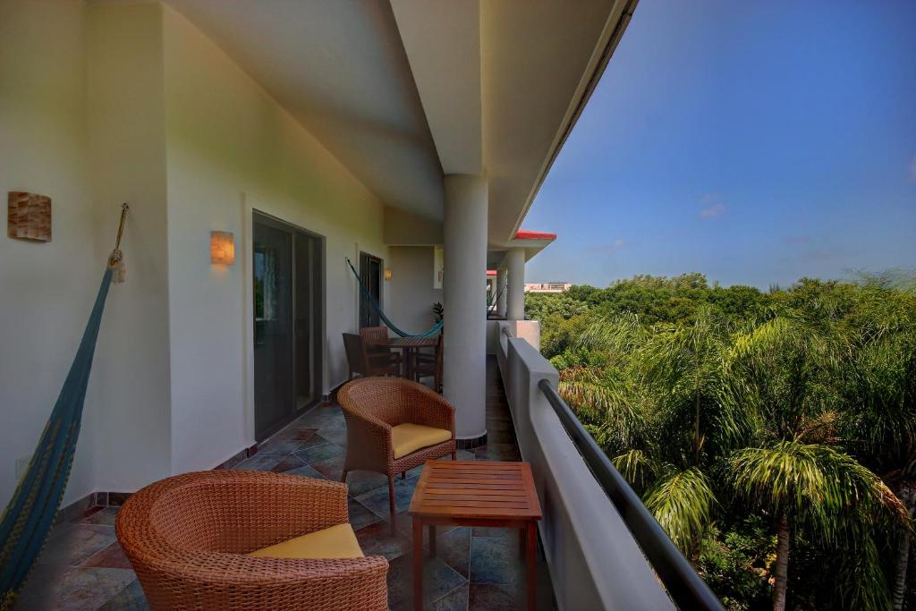 Апартаменты (Апартаменты в пентхаусе Riviera с 3 спальнями), Riviera Maya Suites