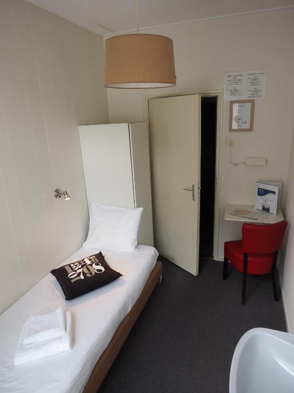Одноместный (Бюджетный одноместный номер с общей ванной комнатой) отеля Hotel 't Anker, Гронинген