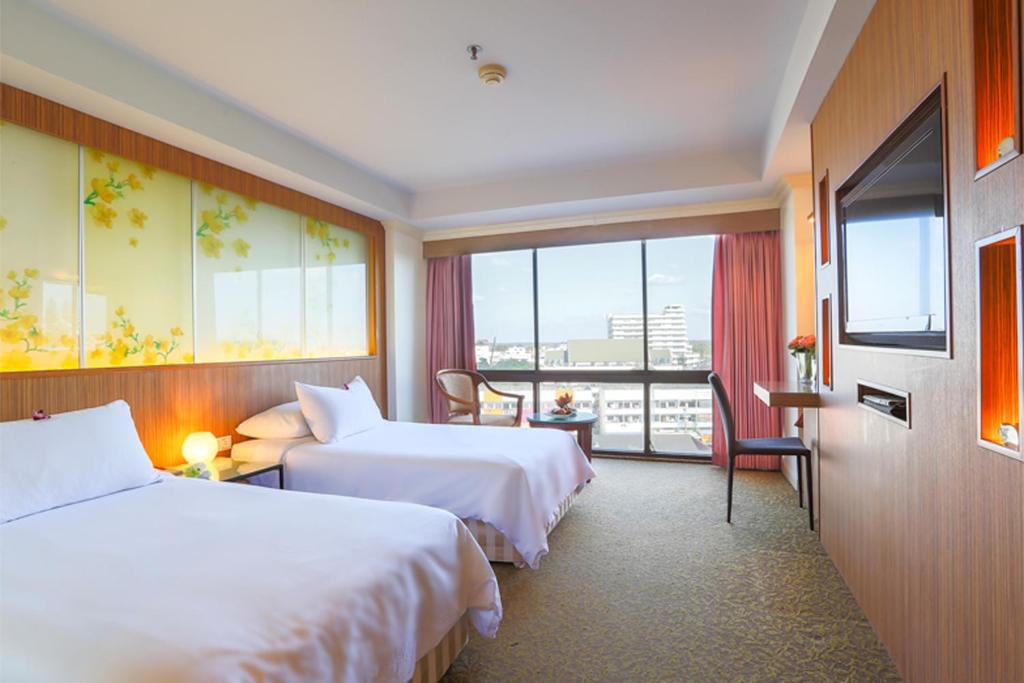 Двухместный (Стандартный двухместный номер с 2 отдельными кроватями) отеля Ploy Palace Hotel, Мукдахан