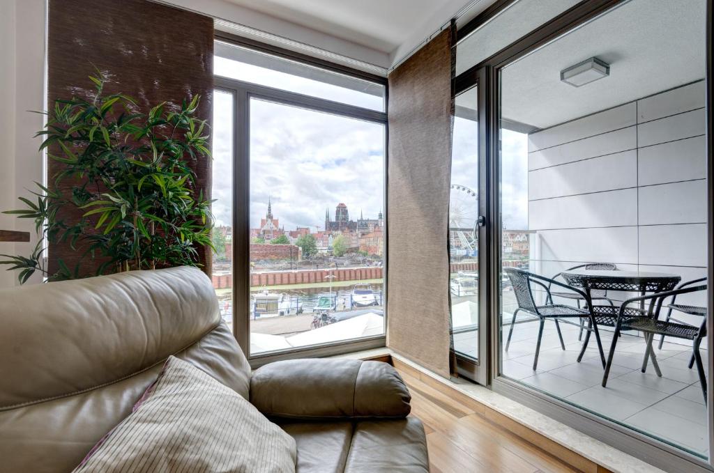 Апартаменты (Апартаменты Делюкс с 1 спальней и балконом, вид на реку (для 4 взрослых)) апартамента Dom & House – Apartamenty WaterLane, Гданьск
