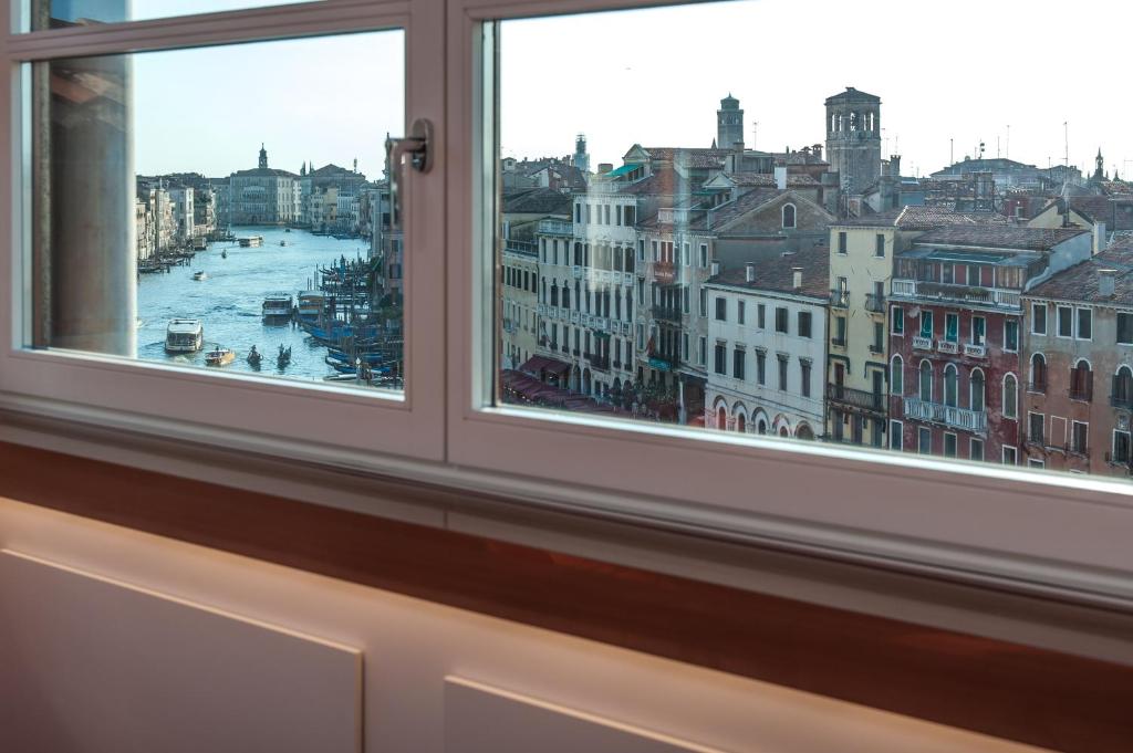Апартаменты (Роскошные апартаменты с 1 спальней и окном - Для некурящих) отеля Hotel Rialto, Венеция