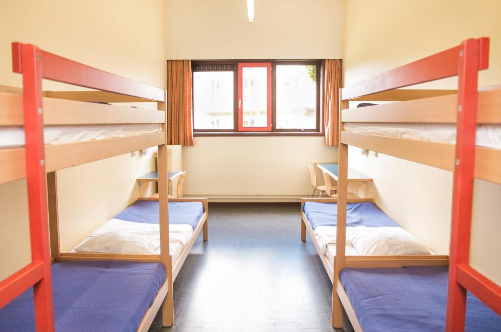 Номер (Спальное место на двухъярусной кровати в общем номере для женщин) хостела Hostel Europa, Брюгге