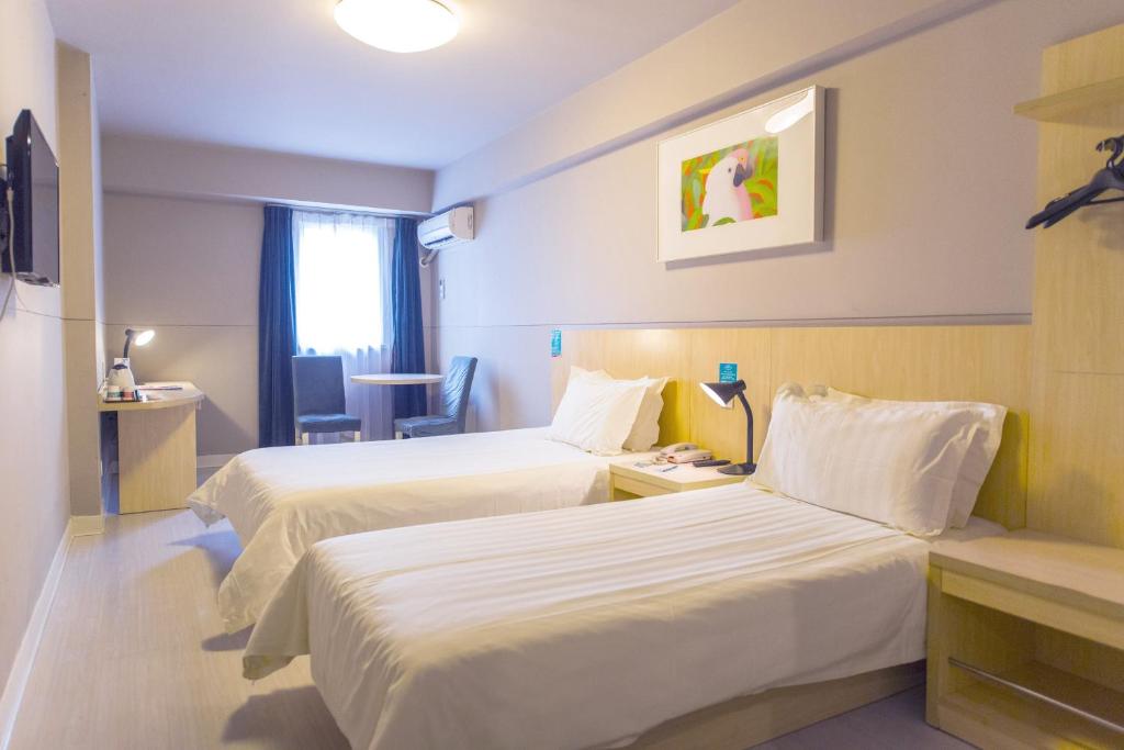 Двухместный (Стандартный двухместный номер А с 2 отдельными кроватями) отеля Jinjiang Inn Select Harbin Linye University Wenchang Street, Харбин