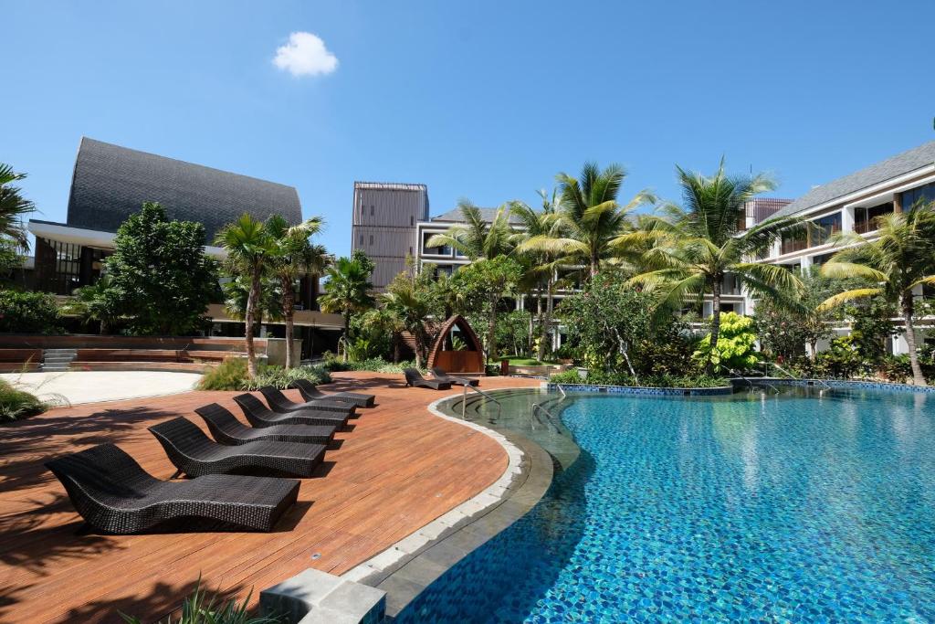 Двухместный (Special Offer - Maximum 8 Hours Usage at Deluxe Room) отеля Golden Tulip Jineng Resort Bali, Кута