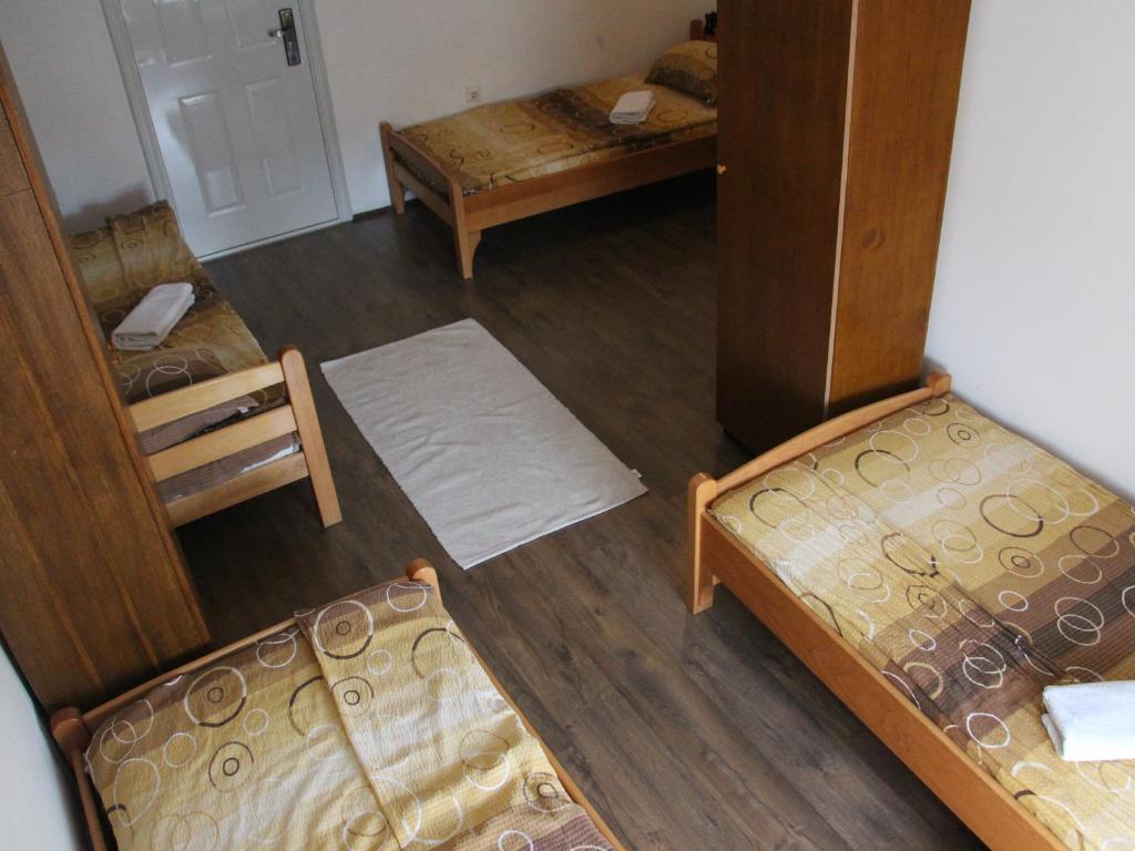 Четырехместный (Четырехместный номер с ванной комнатой) хостела Hostel S, Нови-Сад