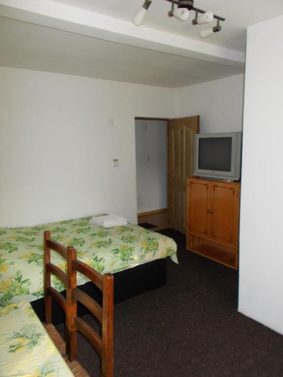 Двухместный (Двухместный номер с 1 кроватью и собственной ванной комнатой) семейного отеля Casa Rica, Турда