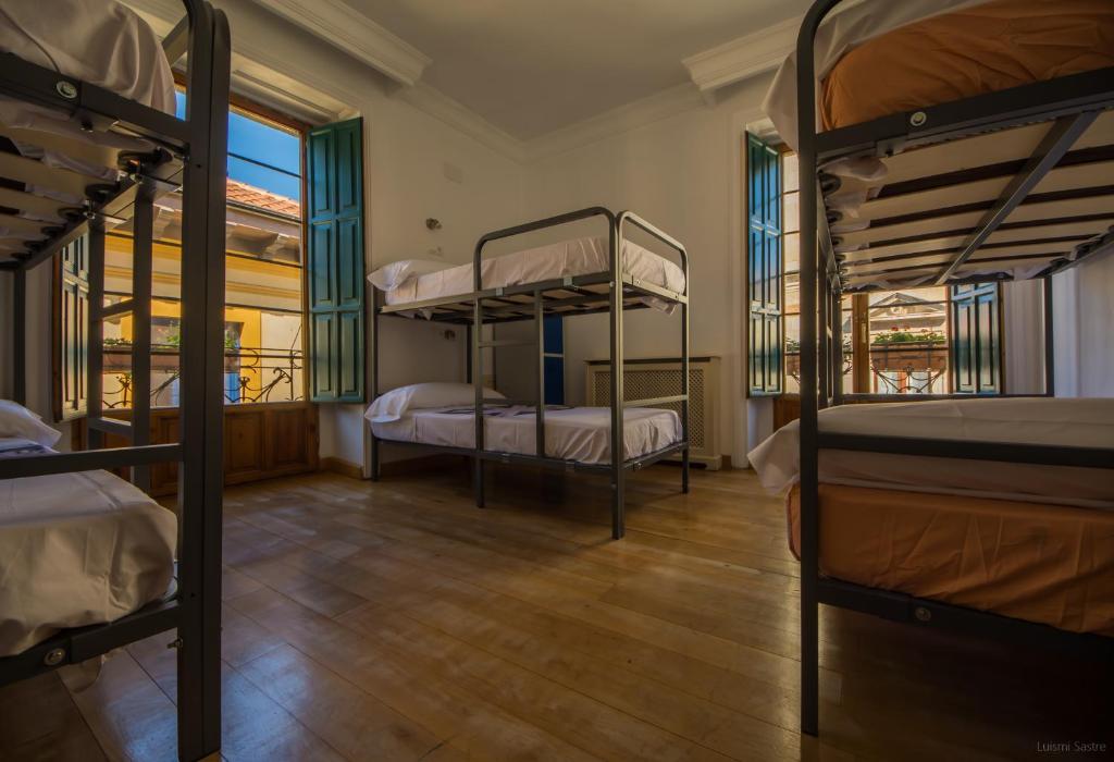 Номер (Кровать в общем 6-местном номере для мужчин и женщин) хостела Hostel Covent Garden, Леон
