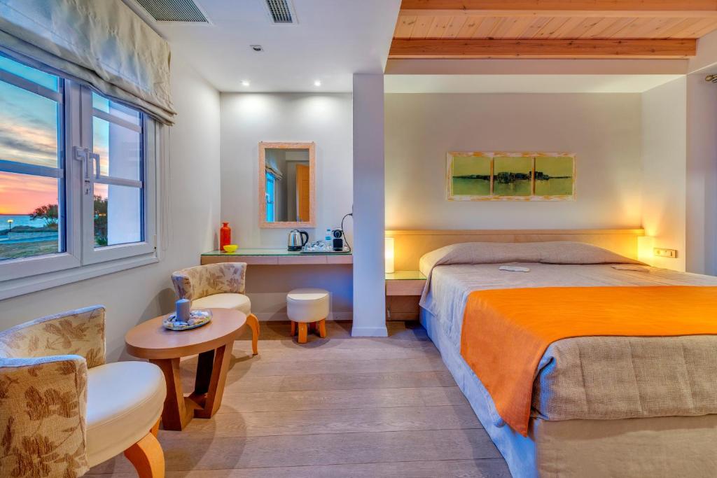 Сьюит (Люкс с 1 спальней (2-4 взрослых)) отеля Nissaki Beach Hotel, Наксос