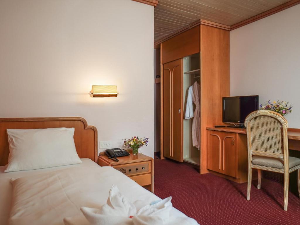 Одноместный (Одноместный номер Maison Blanche) отеля Thermal Hotels & Walliser Alpentherme Leukerbad, Лойкербад