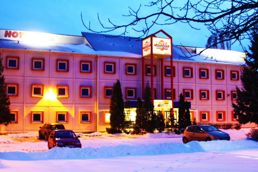 Отель Drive Inn Hotel, Будаорш