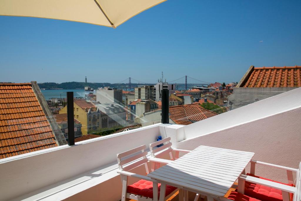 Апартаменты (Пентхаус Делюкс с террасой) апартамента 54 Santa Catarina Apartments, Лиссабон