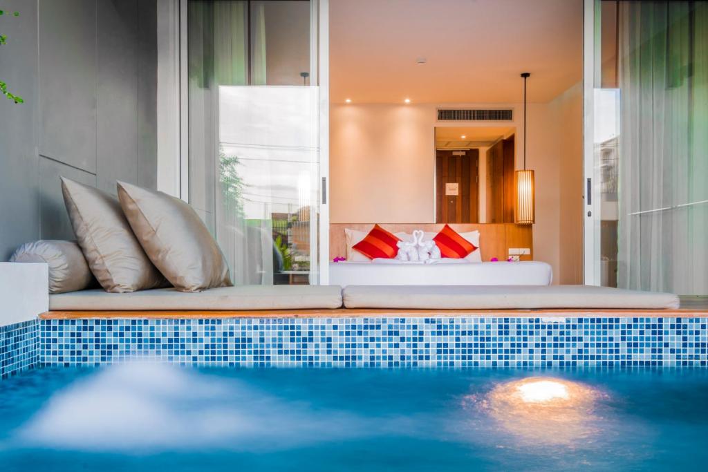 Двухместный (Двухместный номер Делюкс с 1 кроватью и доступом к бассейну) отеля G Hua Hin Resort & Mall, Хуахин