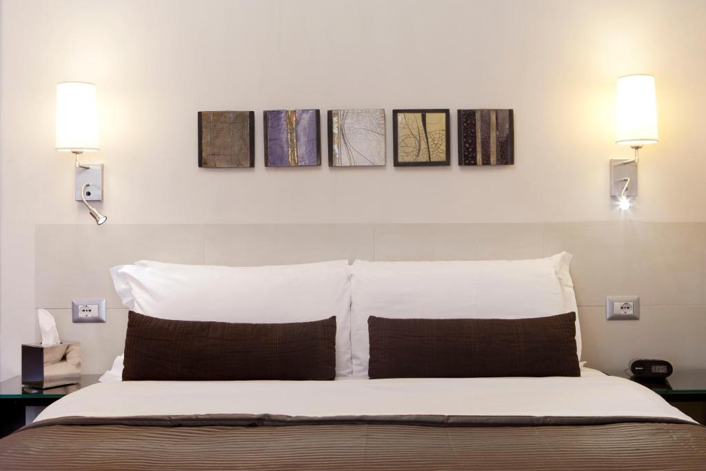 Двухместный (Двухместный номер с 1 кроватью или 2 отдельными кроватями и собственной ванной комнатой) отеля Basilio 55 Rome, Рим