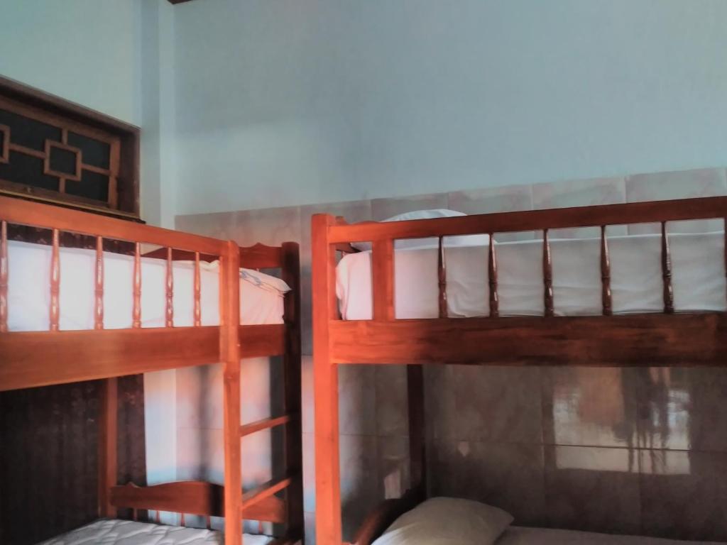 Номер (Кровать в общем 6-местном номере) хостела Ratih Bali Hostel, Денпасар