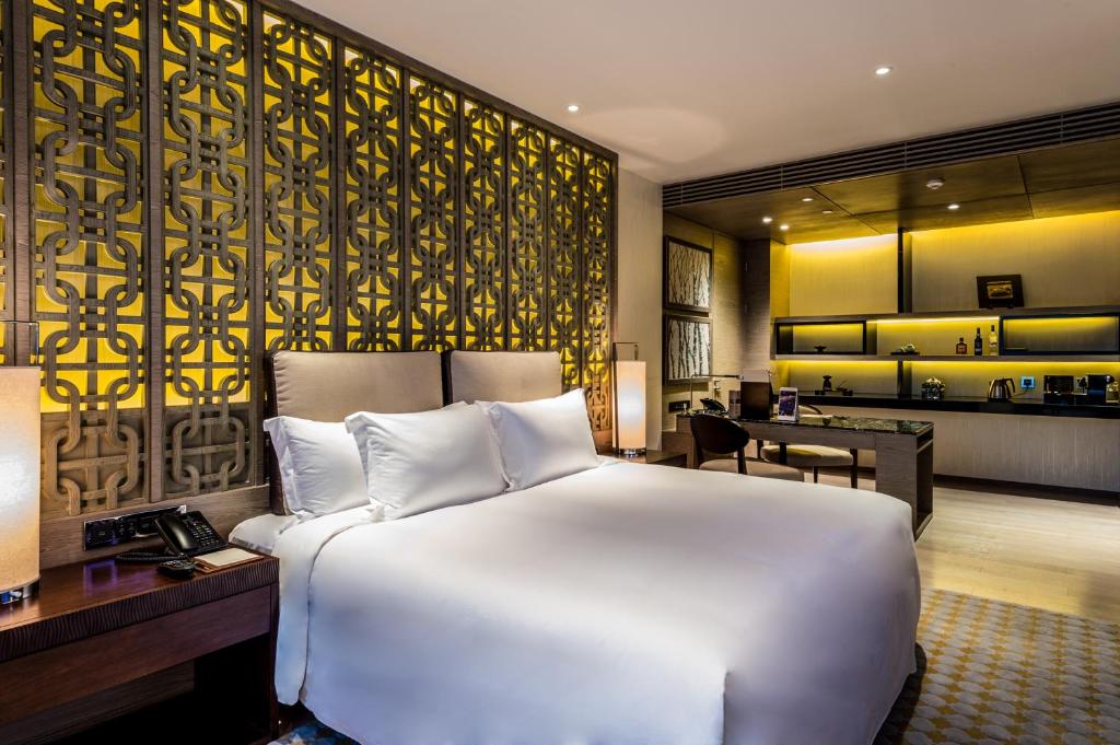 Двухместный (Номер Panorama Riverside Retreat с кроватью размера «king-size») отеля Banyan Tree Shanghai On The Bund, Шанхай