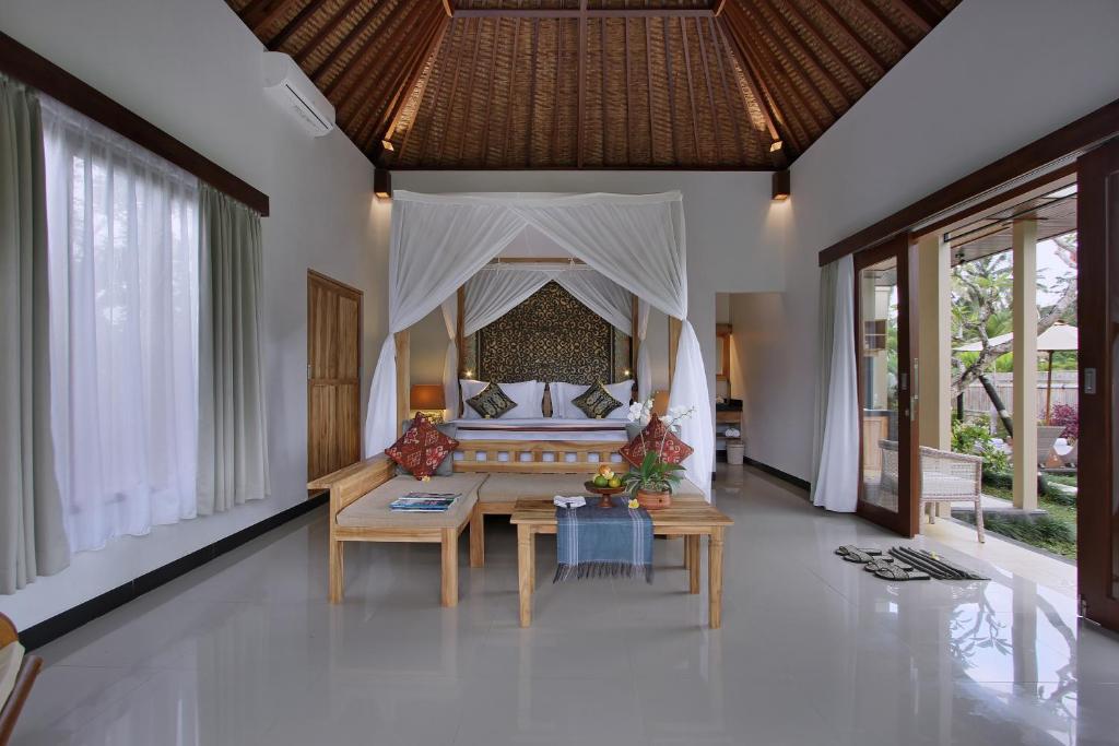 Вилла (Люкс с видом на бассейн), Puri Landu Ubud Luxury Villas