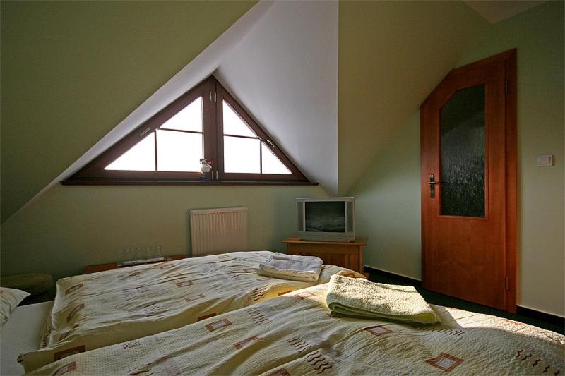 Двухместный (Бюджетный двухместный номер с 2 отдельными кроватями) гостевого дома Penzion Biely Dom, Ружомберок