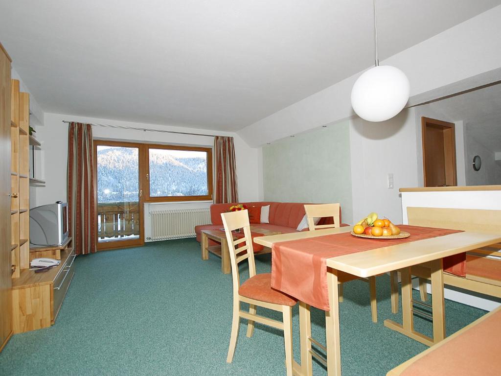 Апартаменты (Стандартные апартаменты с 2 спальнями) гостевого дома Pension Lehnerhof, Зефельд-ин-Тироль