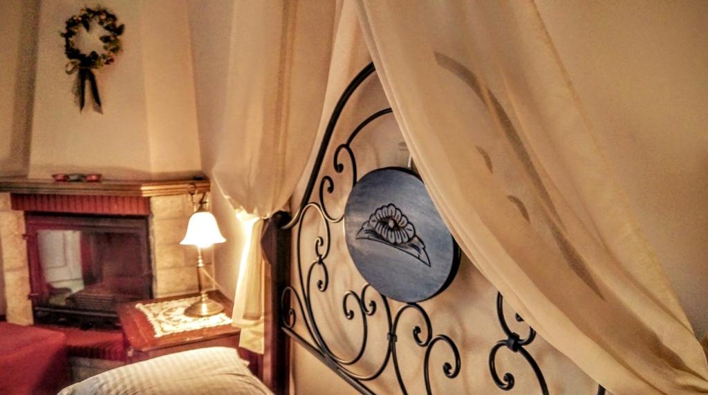Двухместный (Двухместный номер с 1 кроватью и камином) гостевого дома Valentini Guesthouse, Карпенисион