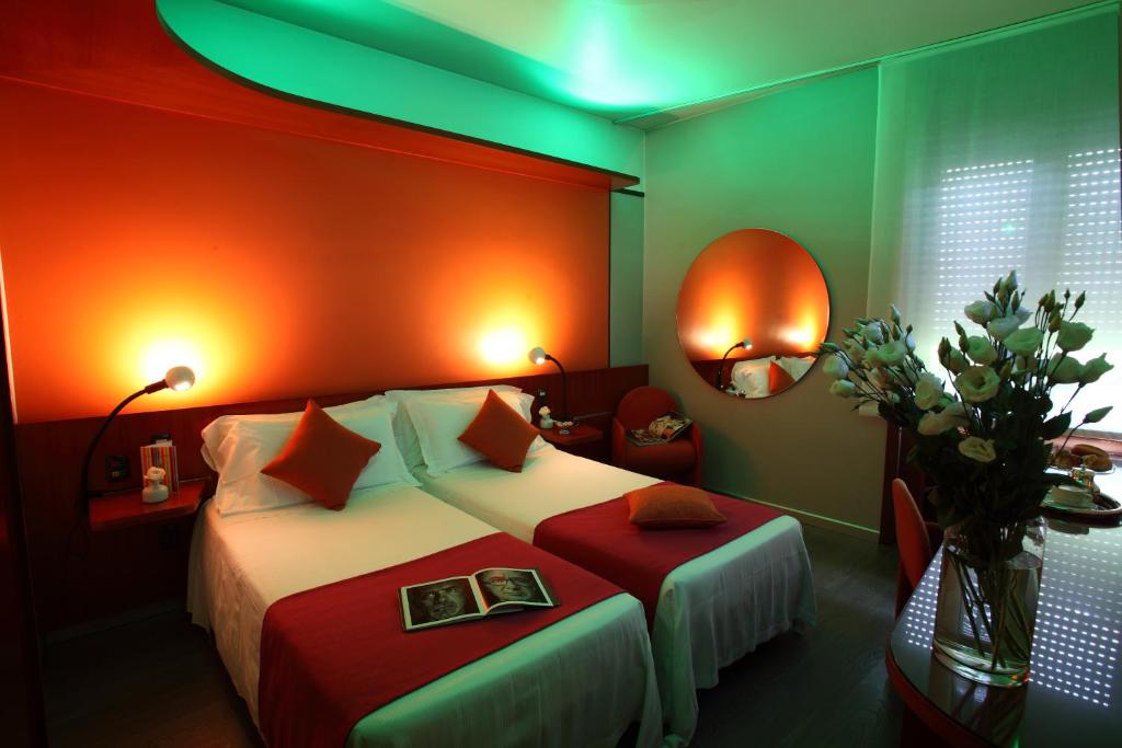 Двухместный (Улучшенный двухместный номер с 1 кроватью или 2 отдельными кроватями) отеля Hotel Mediolanum, Милан
