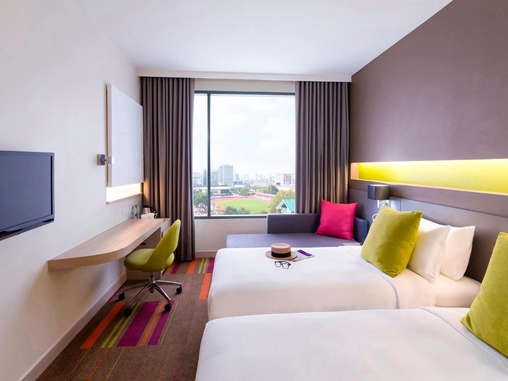 Двухместный (Улучшенный номер с 2 отдельными кроватями) отеля Mercure Bangkok Siam, Бангкок