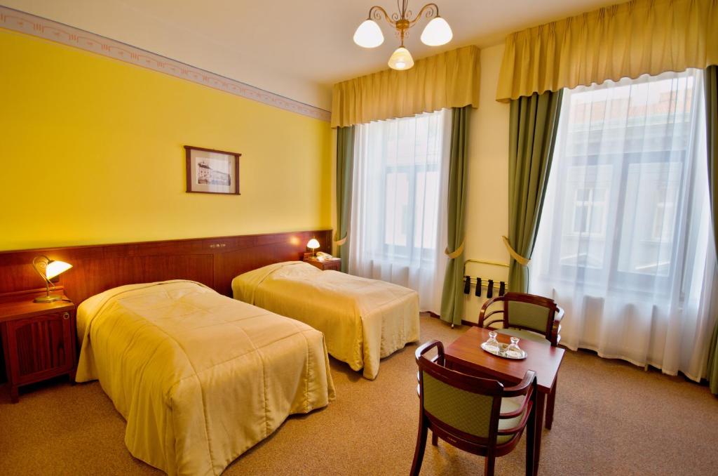 Двухместный (Двухместный номер Делюкс с 1 кроватью или 2 отдельными кроватями) отеля Grandhotel Garni, Йиглава