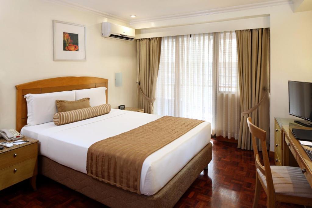 Семейный (Люкс с 1 спальней с двуспальной кроватью) отеля City Garden Suites, Манила