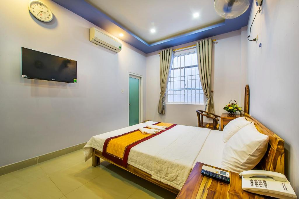 Двухместный (Двухместный номер Делюкс с 1 кроватью) отеля Thanh Trung Hotel, Дуонг-Донг