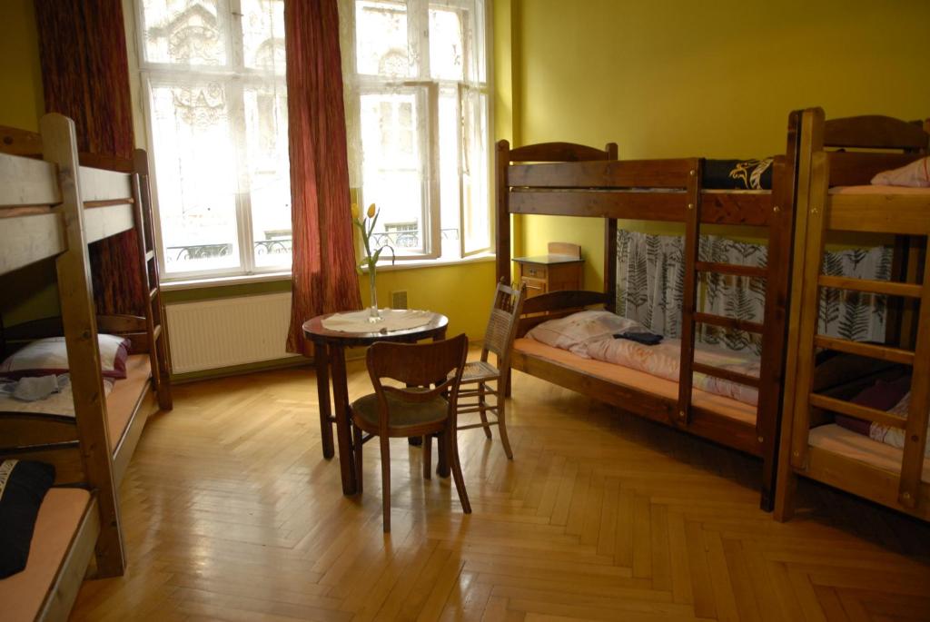 Номер (Кровать в общем 8-местном номере) хостела Hostel Mleczarnia, Вроцлав