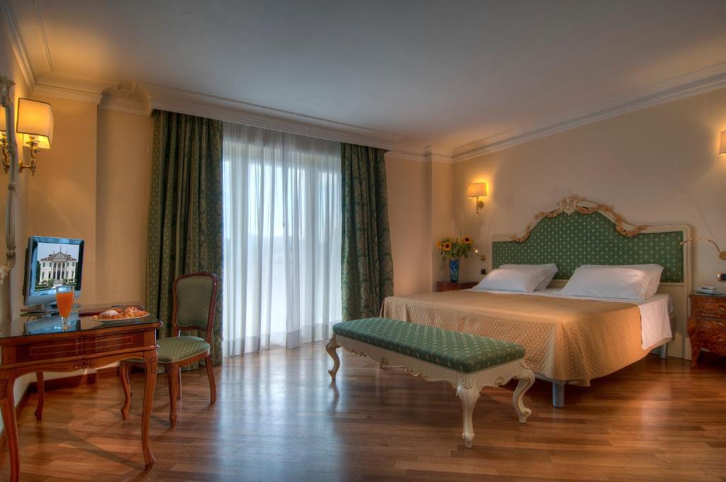 Семейный (Семейный номер с балконом (для 2 взрослых и 2 детей)) отеля Hotel Terme All'Alba, Абано-Терме