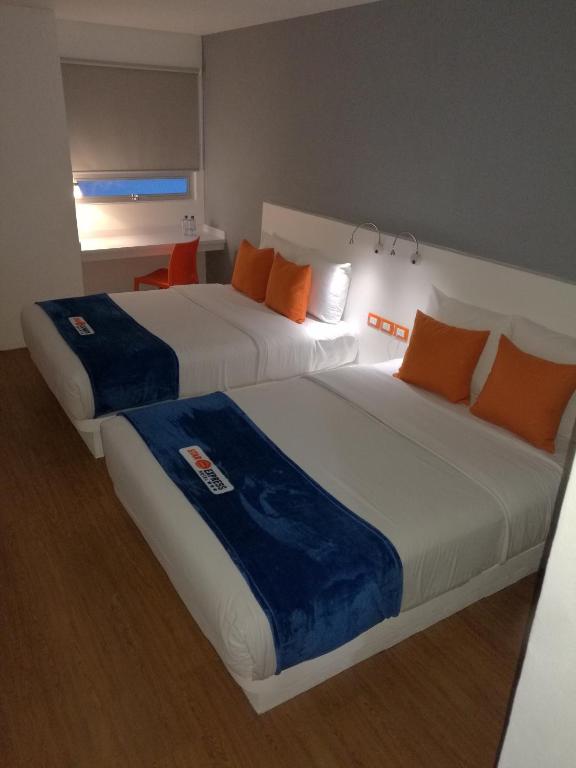 Двухместный (Двухместный номер с 2 двуспальными кроватями) отеля Hotel Star Express, Пуэбла