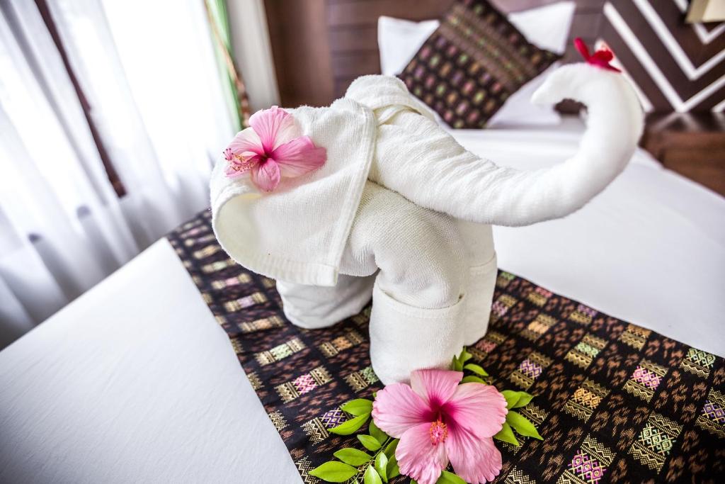 Номер (Двухместное бунгало Делюкс с 2 отдельными кроватями) курортного отеля Phi Phi Andaman Beach Resort, Пхи-Пхи