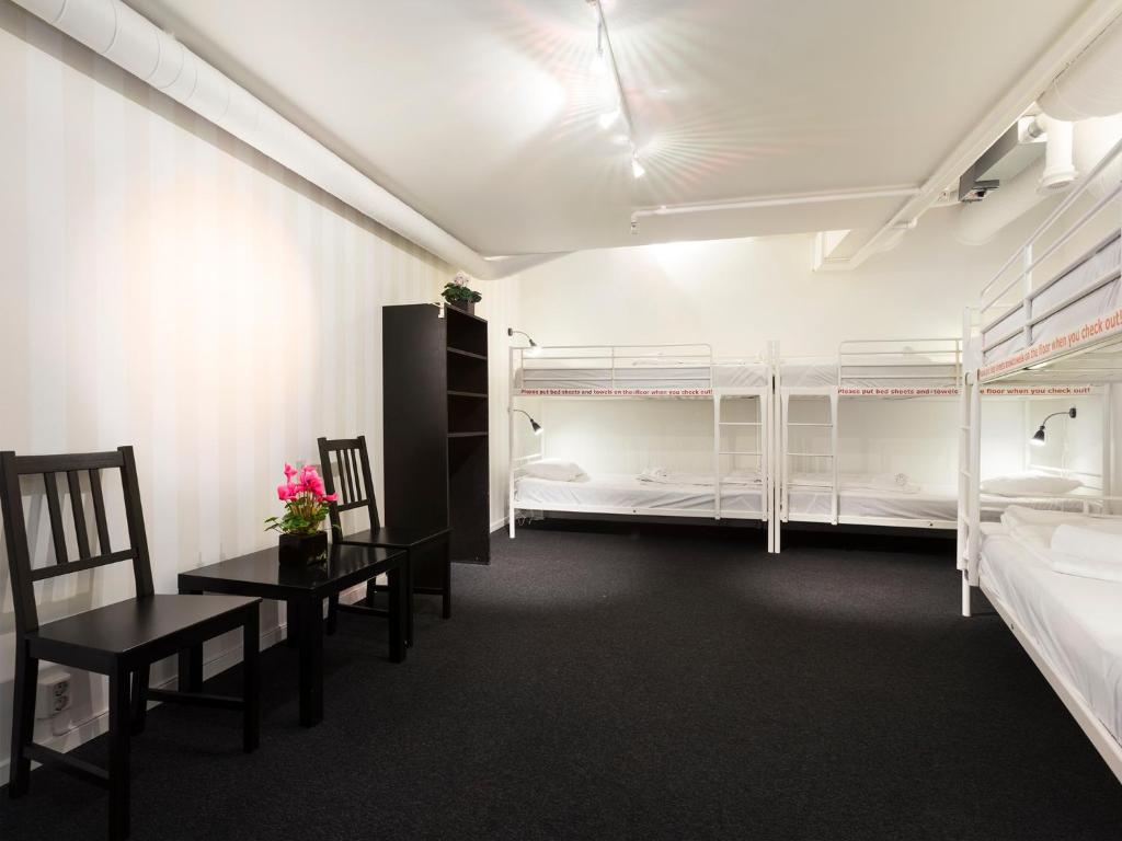 Семейный (Семейный номер с собственной ванной комнатой (6 взрослых)) хостела Stockholm Hostel, Стокгольм