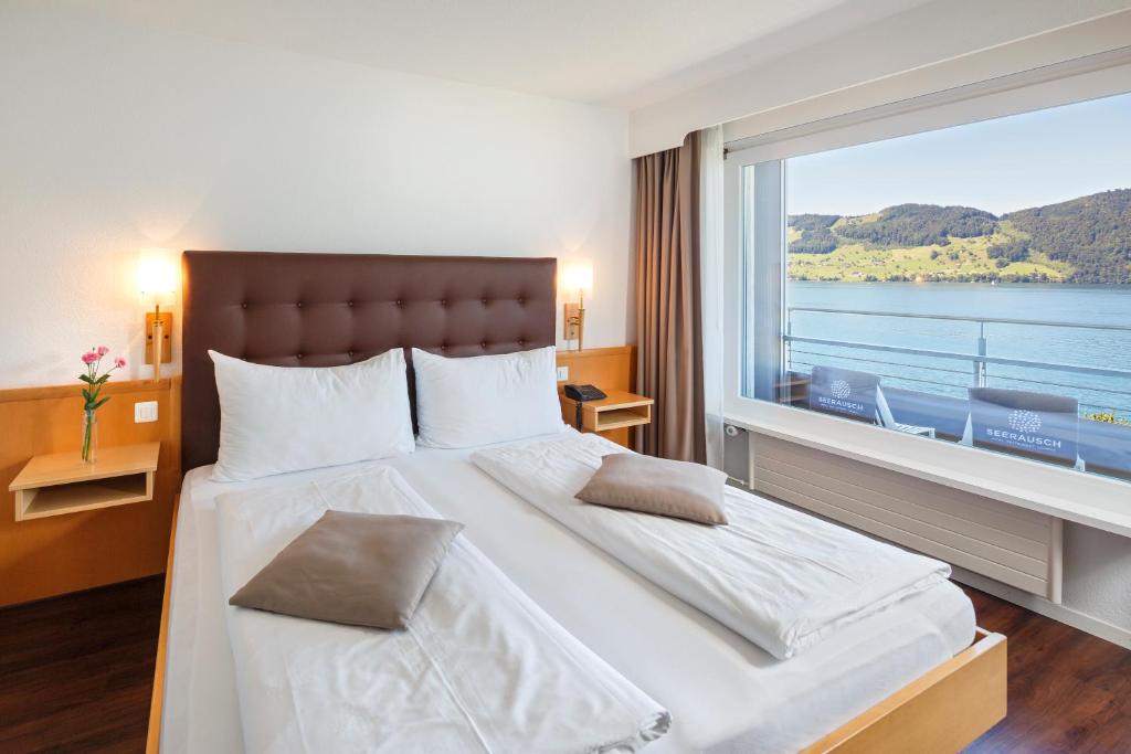 Двухместный (Панорамный двухместный номер с 1 кроватью или 2 отдельными кроватями с видом на озеро и балконом) отеля Seerausch Swiss Quality Hotel, Буокс