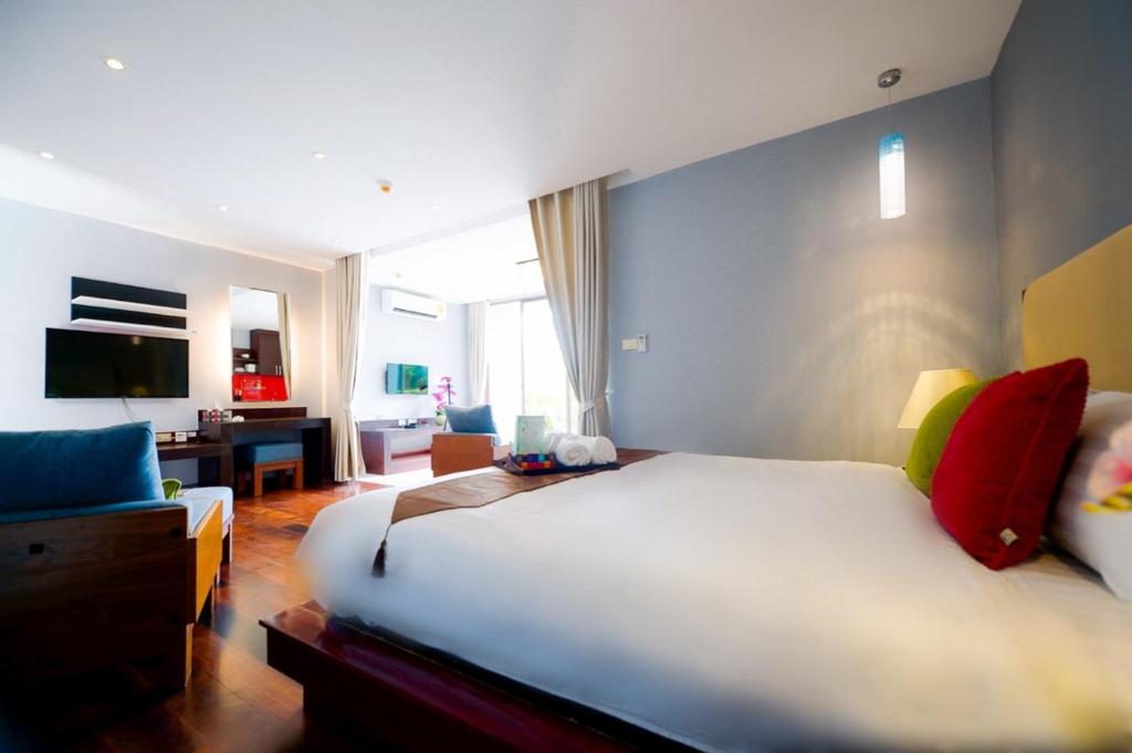 Сьюит (Суперлюкс Гранд с гидромассажной ванной) отеля Nice Residence Hotel Huahin, Хуахин