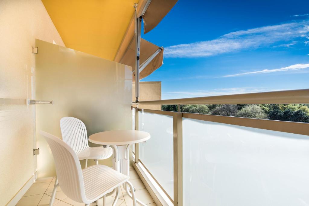 Двухместный (Номер «Премиум» с балконом - Со стороны моря) отеля Sol Garden Istra, Умаг