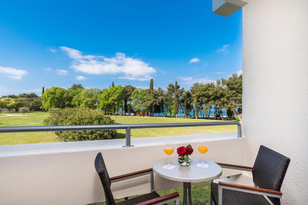 Двухместный (Номер «Премиум» с балконом - Со стороны моря) отеля Meliá Coral - Только для взрослых, Умаг