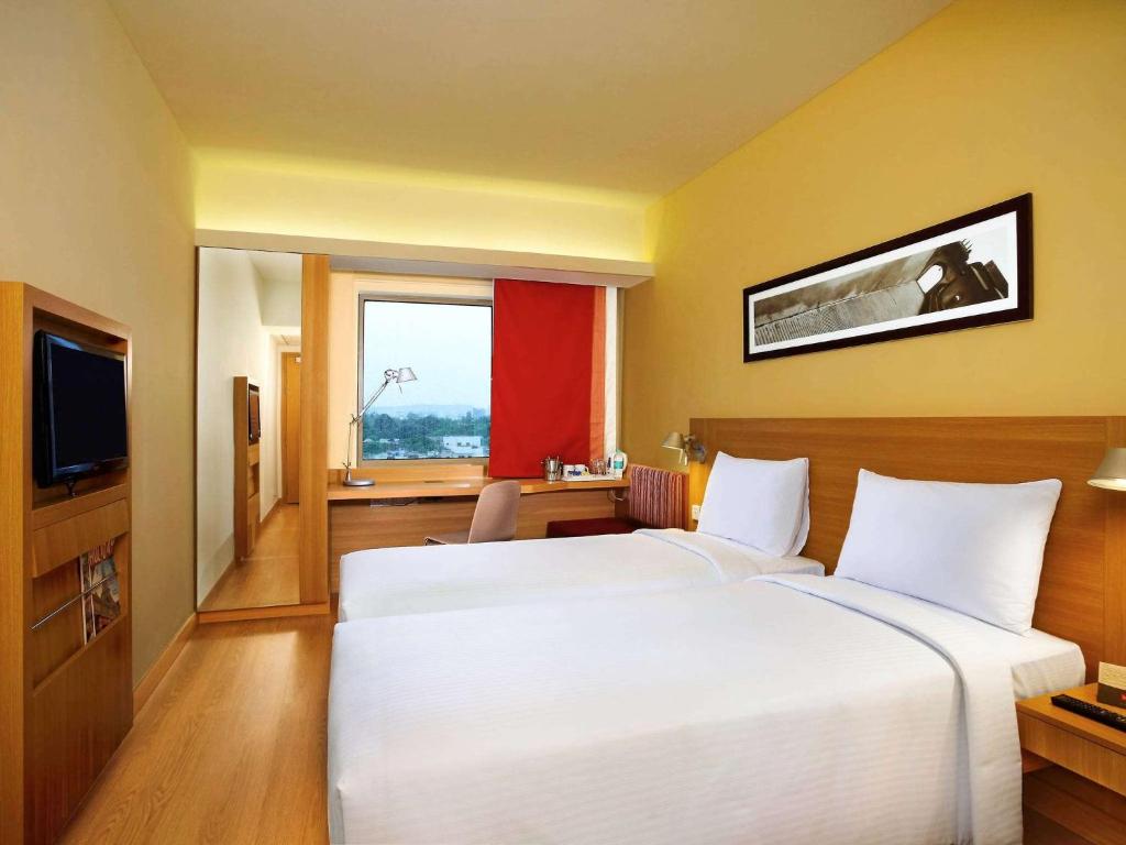 Двухместный (Стандартный двухместный номер с 2 отдельными кроватями и дополнительными удобствами) отеля ibis Gurgaon Golf Course Road - An AccorHotels Brand, Гургаон