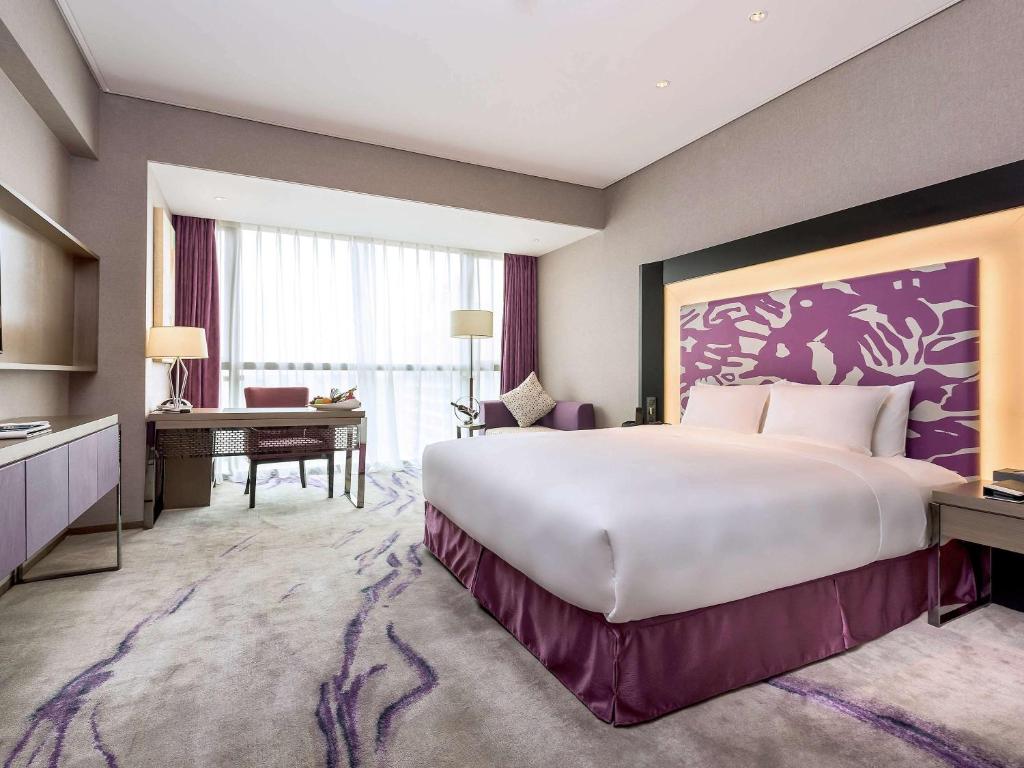 Двухместный (Представительский номер с кроватью размера «king-size») отеля Novotel Xi'an SCPG, Сиань