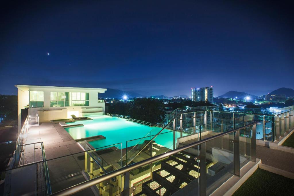 The WIDE Condotel - Phuket