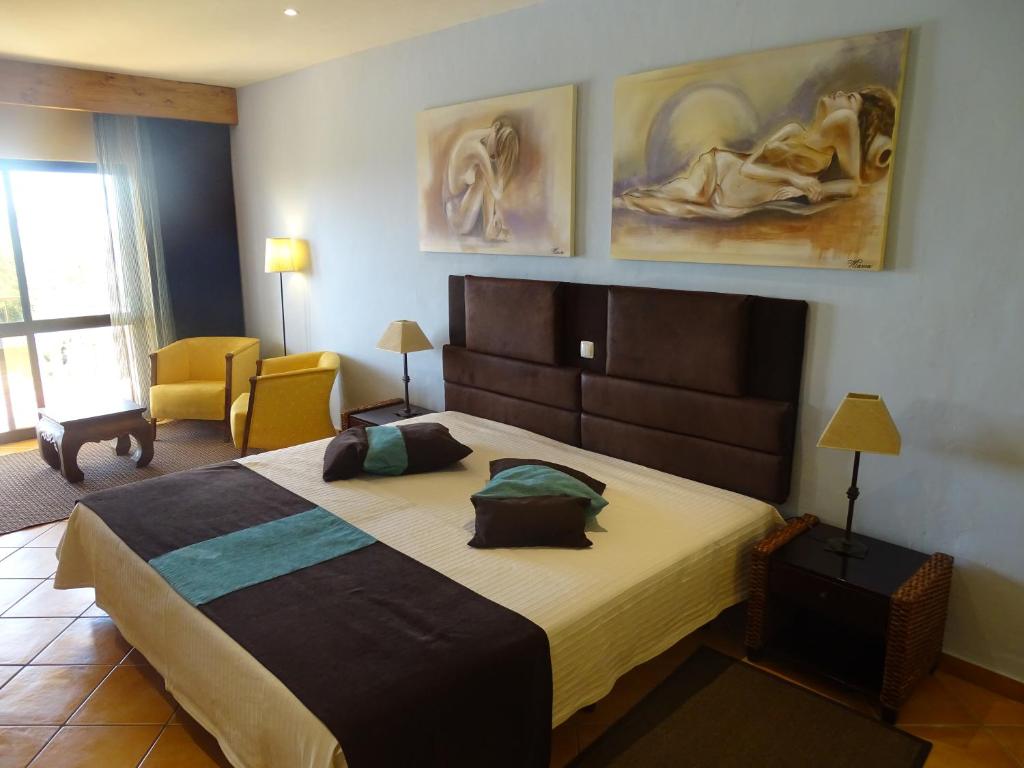 Двухместный (Улучшенный двухместный номер с 2 отдельными кроватями и боковым видом на море) парк-отеля Luzmar Villas, Луш