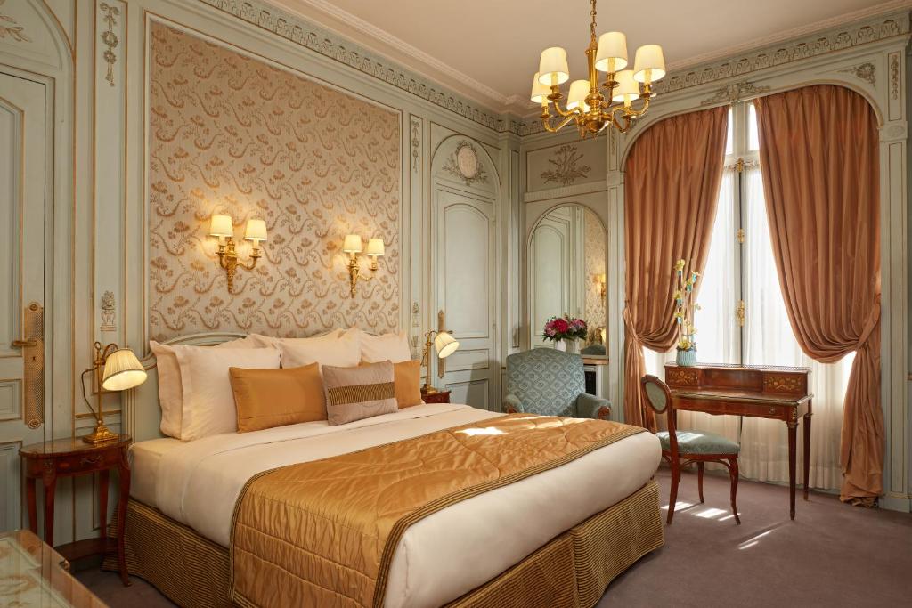 Двухместный (Улучшенный двухместный номер с 1 кроватью) отеля Hôtel Raphael, Париж