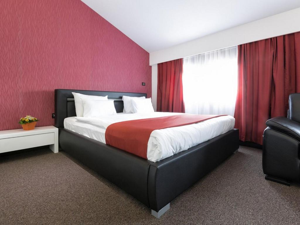 Двухместный (Стандартный номер с кроватью размера «king-size» или 2 отдельными кроватями) отеля Nova City Hotel Signature Collection, Белград