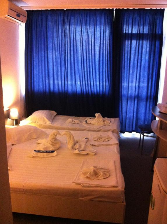 Двухместный (Двухместный номер с 1 кроватью для 2 взрослых и 1 ребенка) отеля Hotel Aurora, Мамая