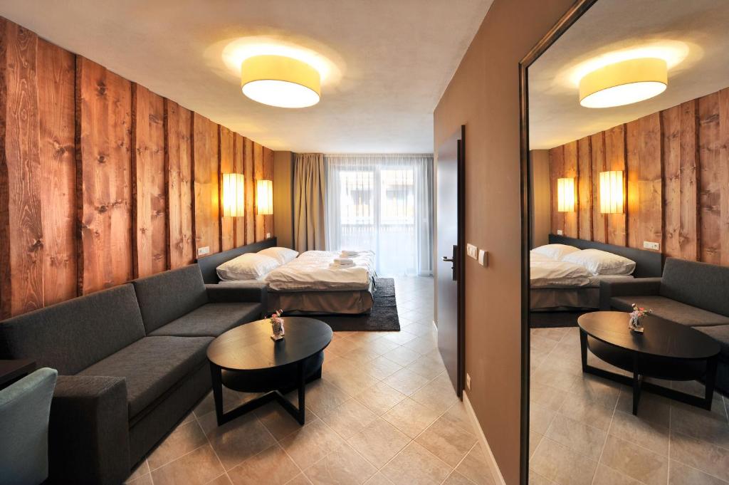 Двухместный (Улучшенный двухместный номер с 1 кроватью - Дополнительное здание) курортного отеля Via Jasna Wellness Apartments, Липтовски-Микулаш