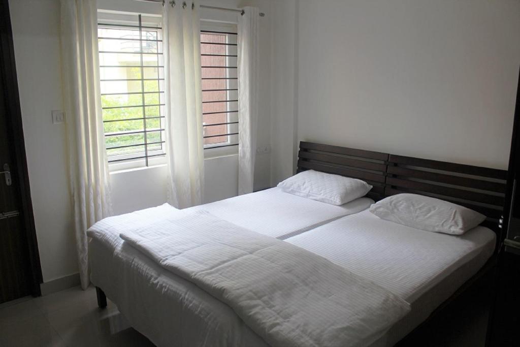 Двухместный (Двухместный номер Делюкс с 1 кроватью (для 2 взрослых и 1 ребенка)) отеля Stayzone 365 Inn, Бангалор